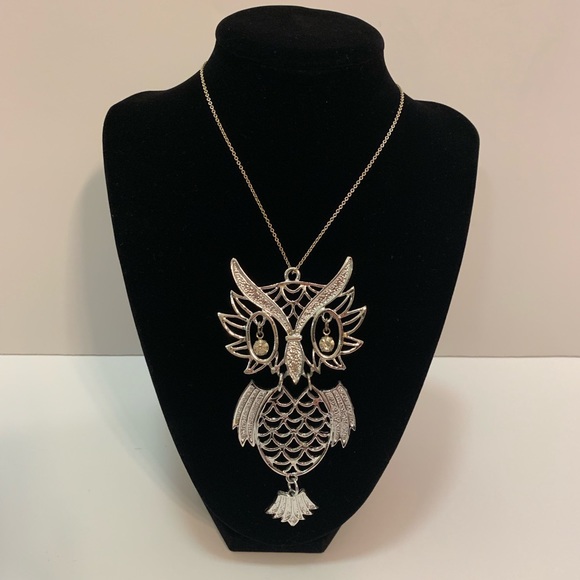 Vintage Jewelry - VINTAGE Silver Owl 🦉 Statement Necklace